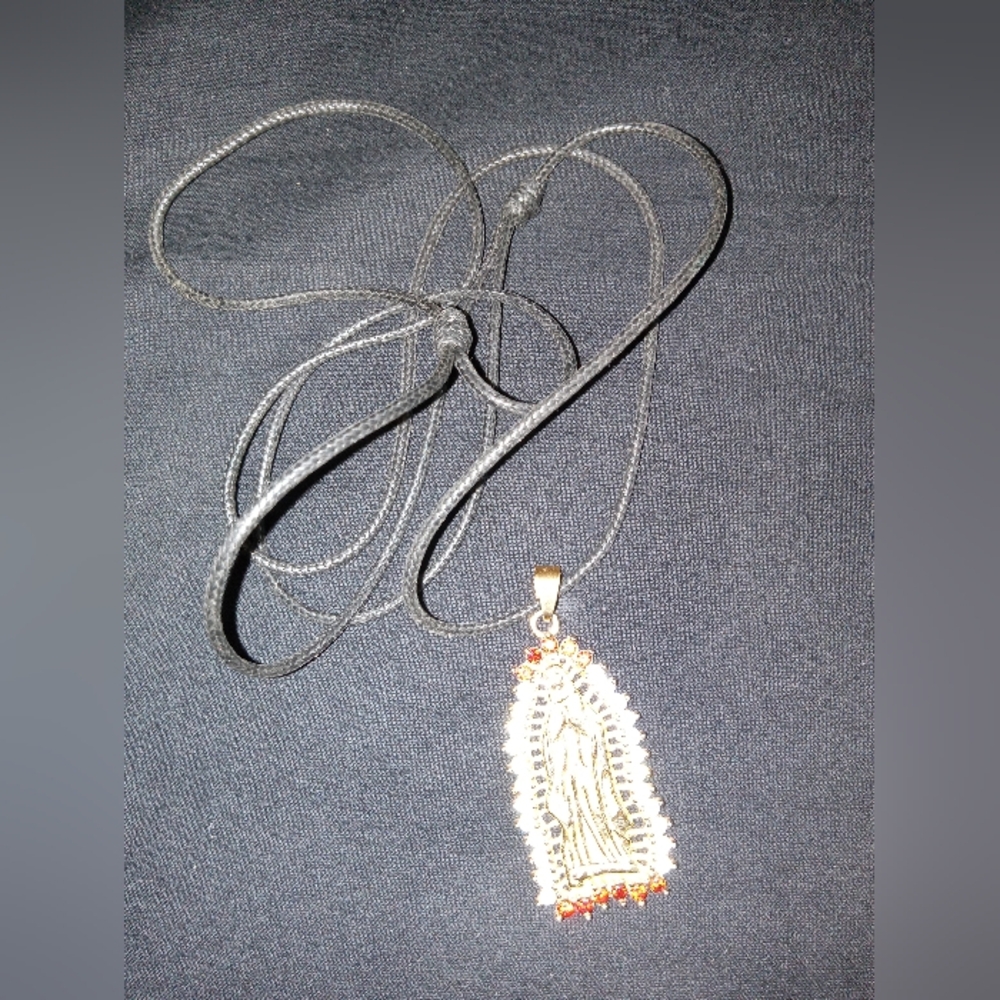 Birgin Mary Necklace UNISEX Men Women Youth Chrustian